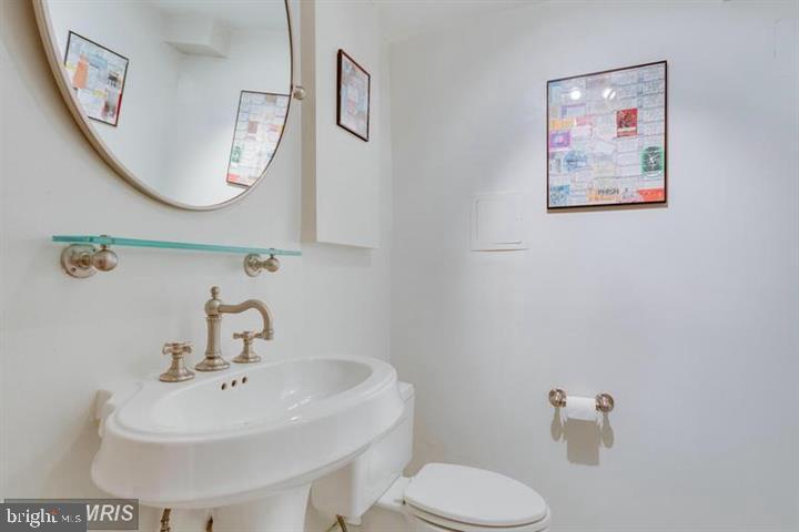 KING HENRY COURT - Residential Lease