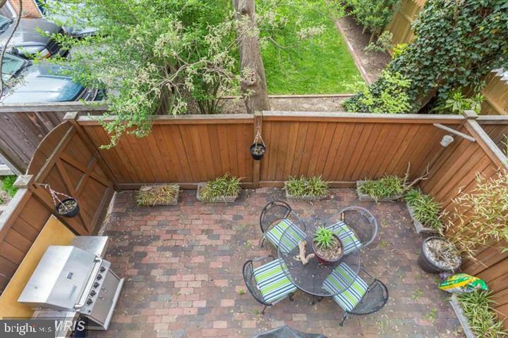 KING HENRY COURT - Residential Lease