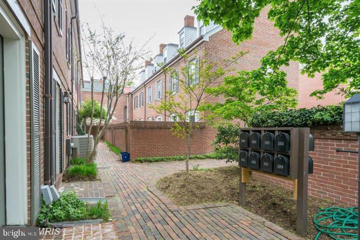 KING HENRY COURT - Residential Lease