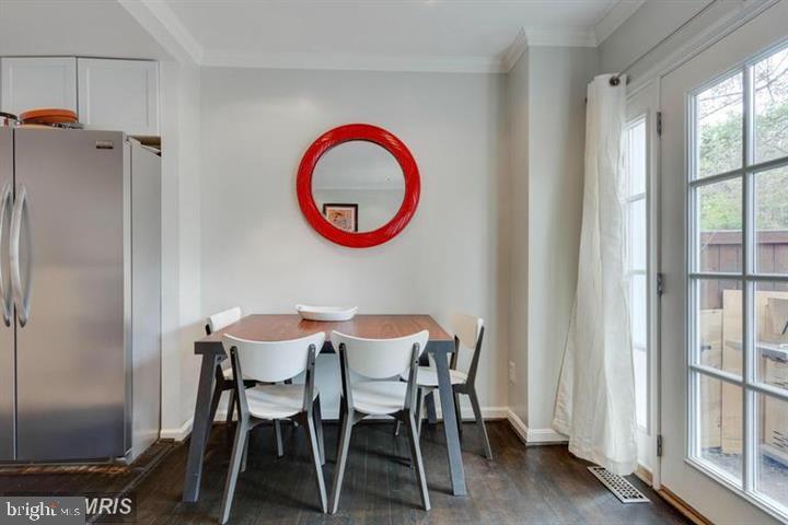 KING HENRY COURT - Residential Lease