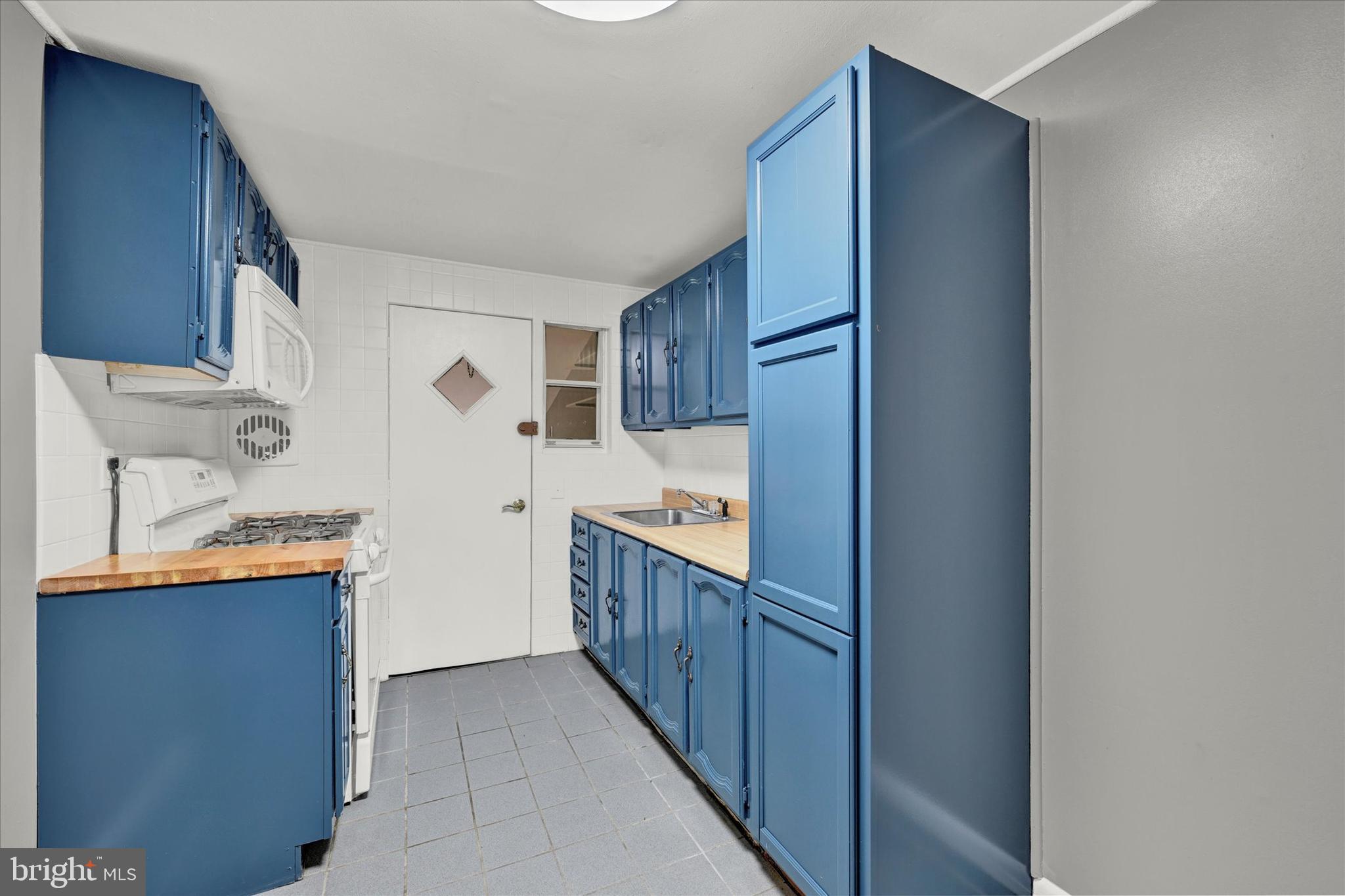 FOX RIDGE MANOR - Residential Lease