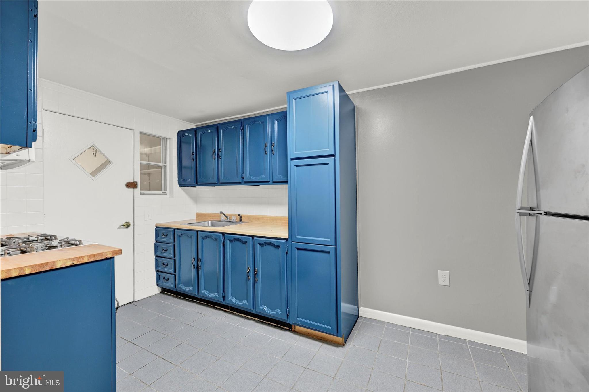 FOX RIDGE MANOR - Residential Lease