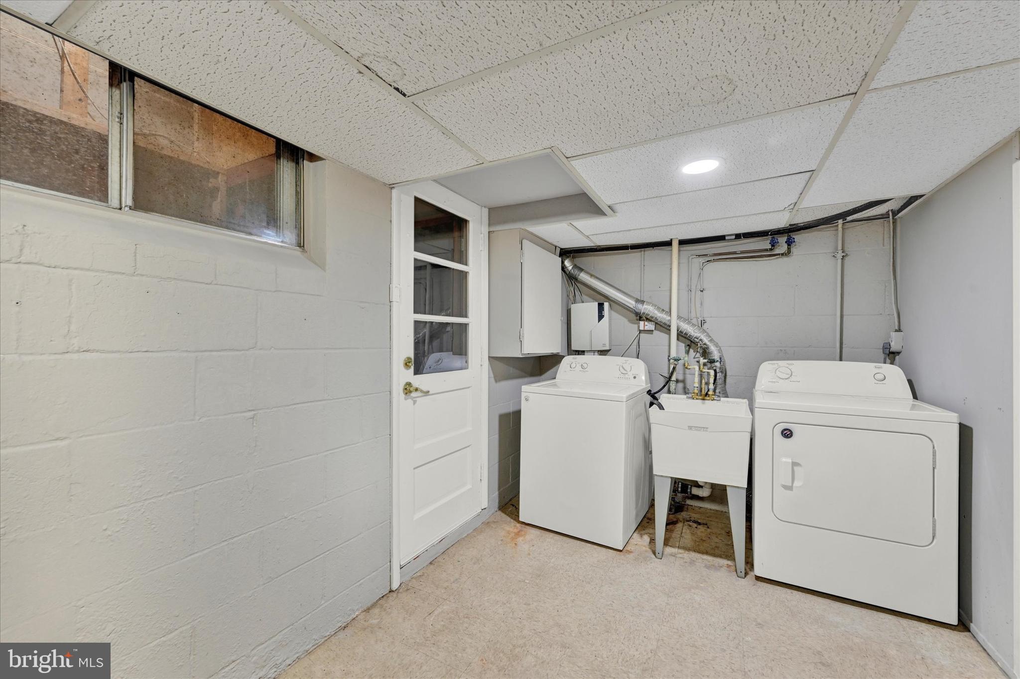 FOX RIDGE MANOR - Residential Lease