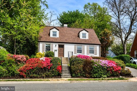 Photo of 2333 N Edison Street, ARLINGTON, VA 22207 (MLS # VAAR2073608)