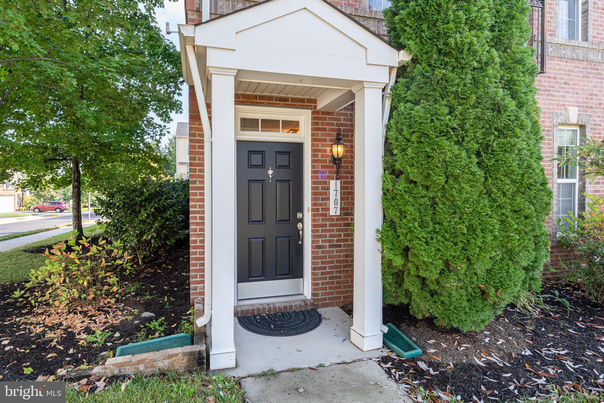 1707 TAYMOUNT TERRACE NE