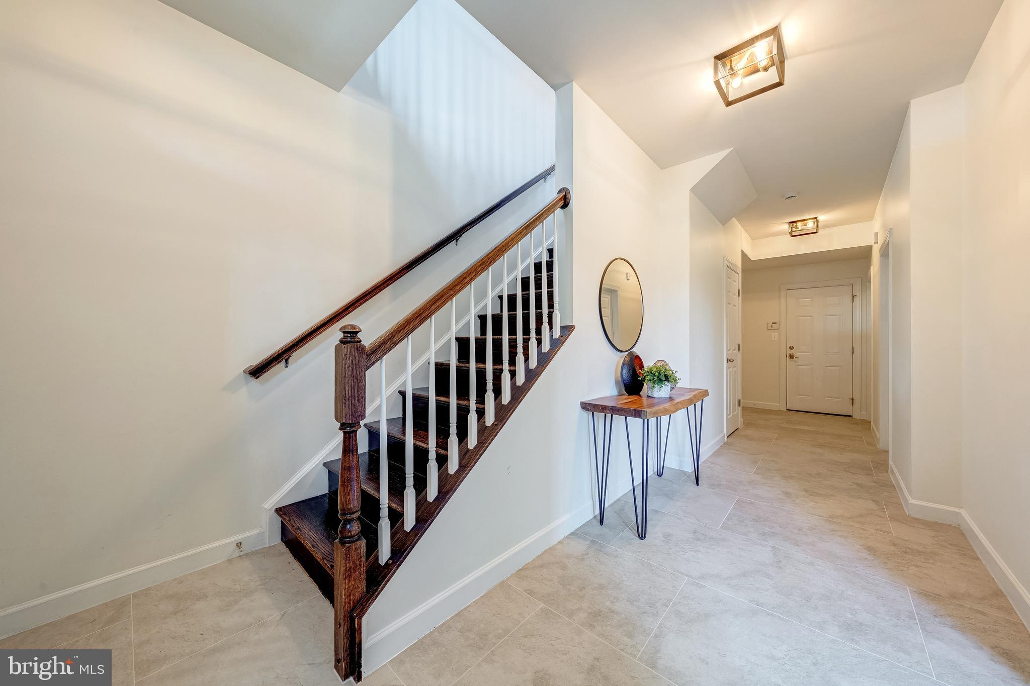 1707 TAYMOUNT TERRACE NE