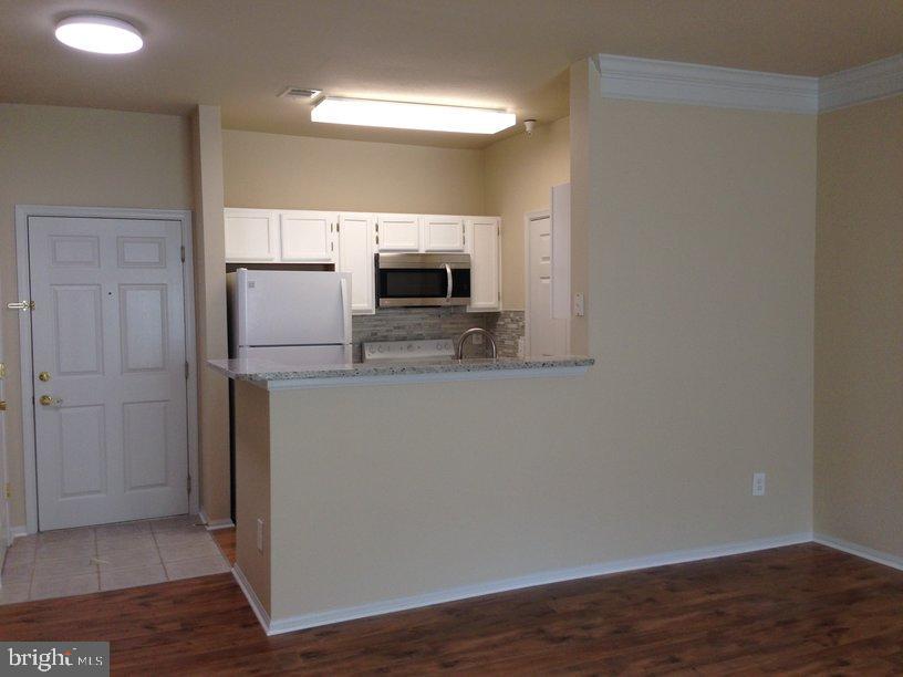 1571 SPRING GATE DRIVE 6209