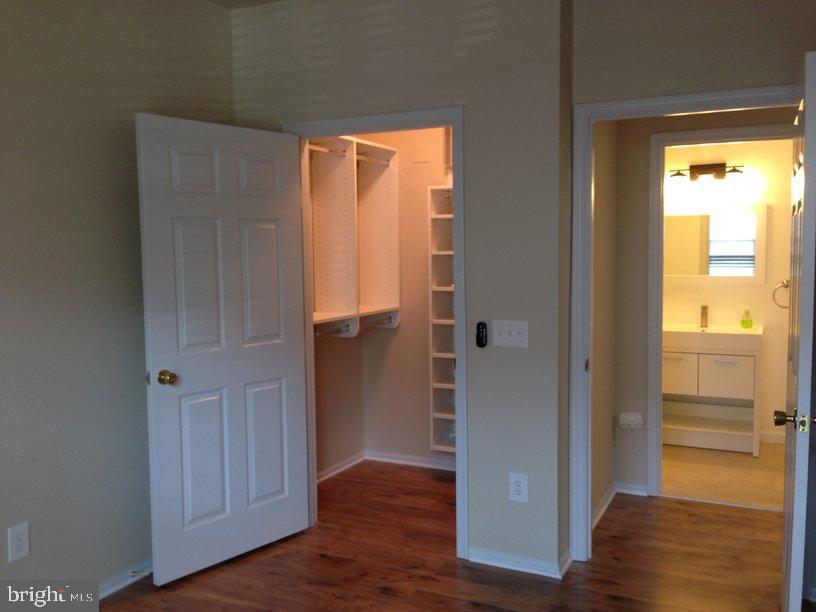 1571 SPRING GATE DRIVE 6209