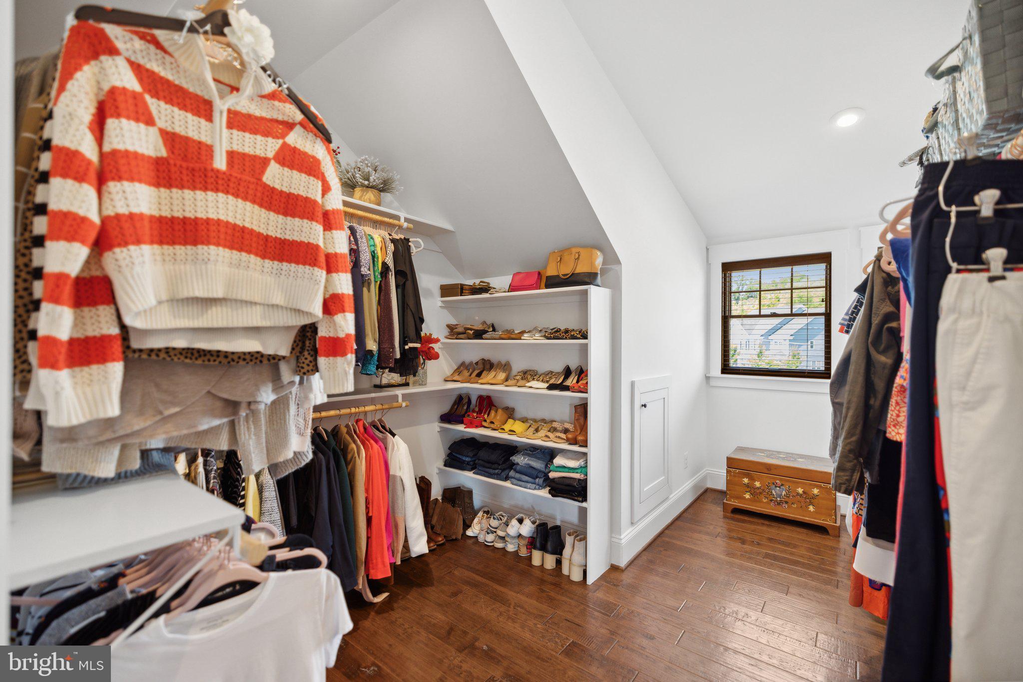 PIMMIT HILLS - Residential