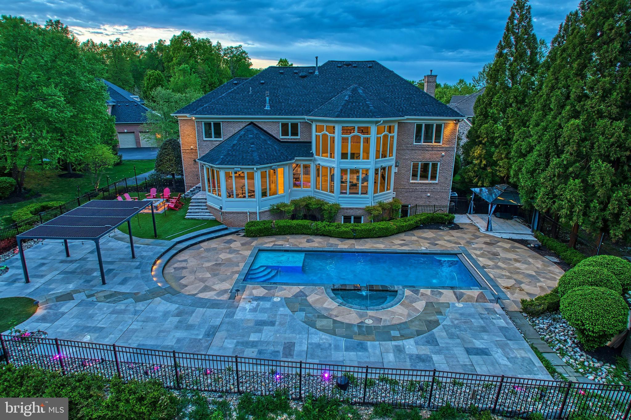 RED CEDAR WEST - Residential