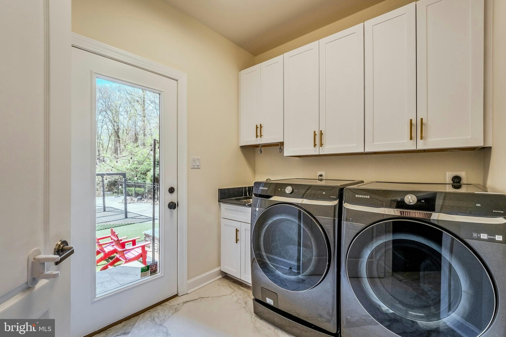 RED CEDAR WEST - Residential