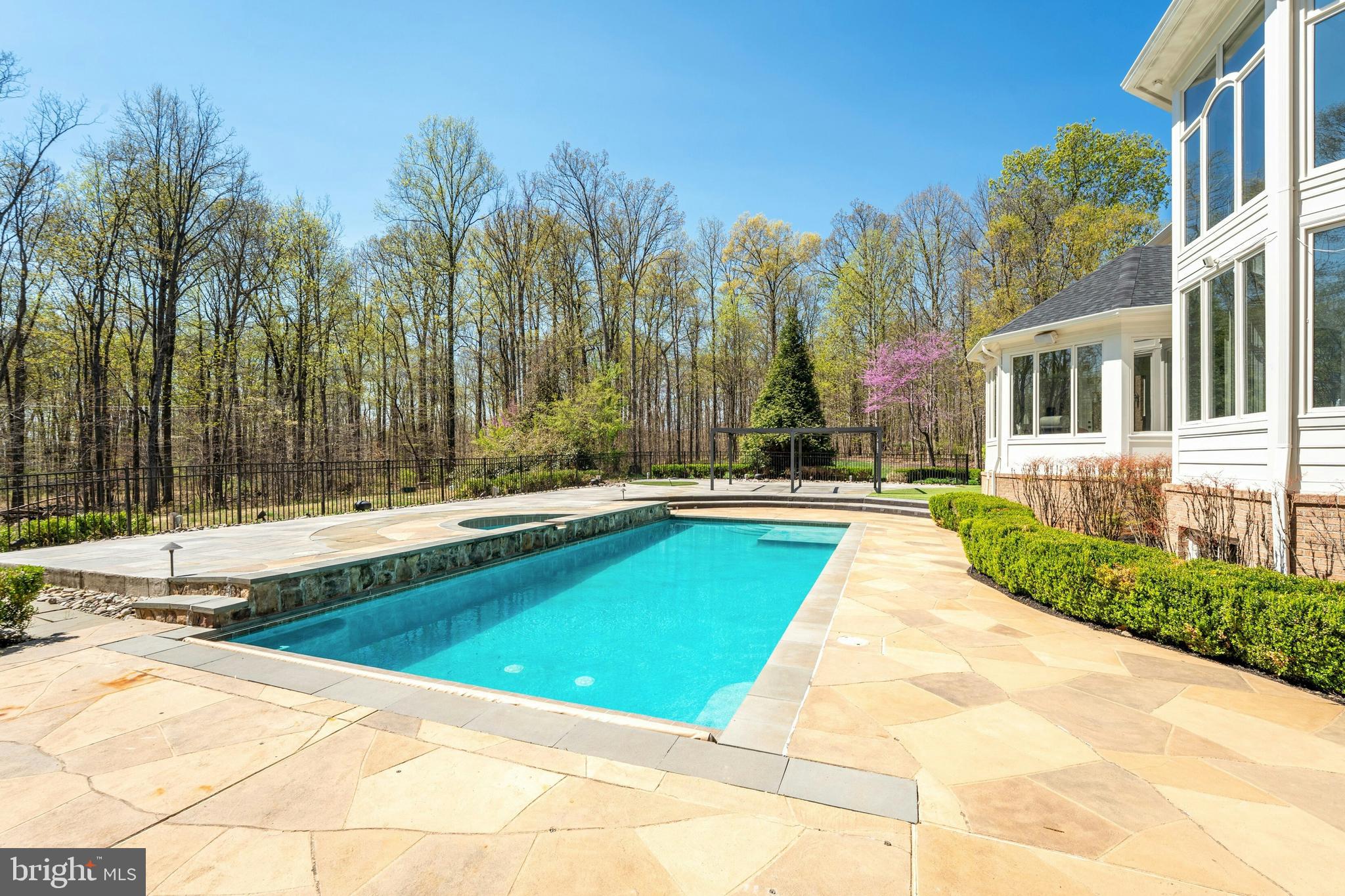 RED CEDAR WEST - Residential