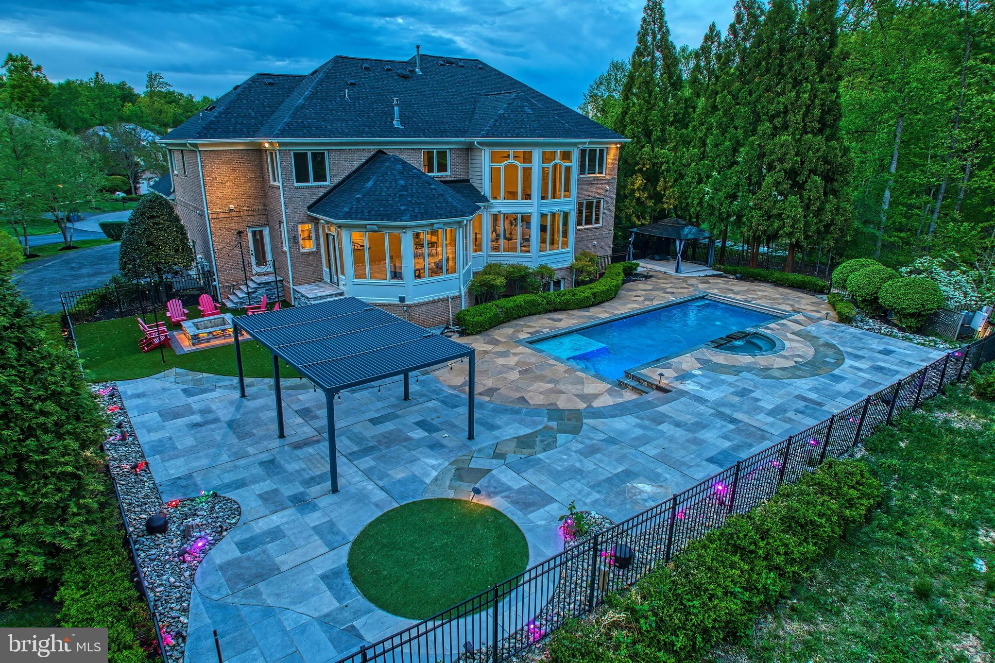 RED CEDAR WEST - Residential