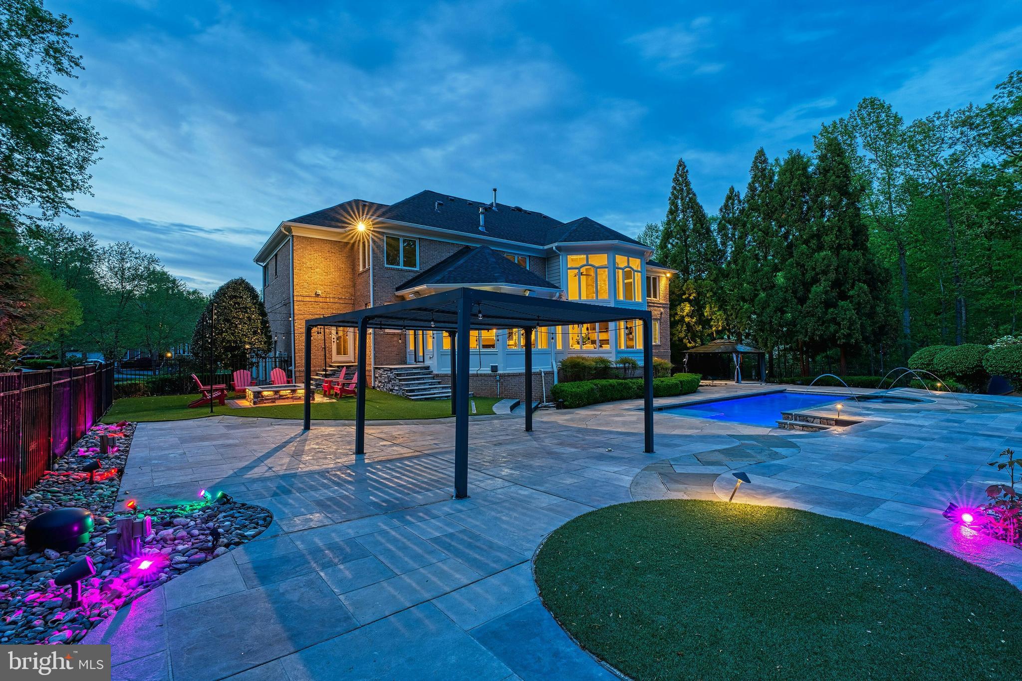 RED CEDAR WEST - Residential