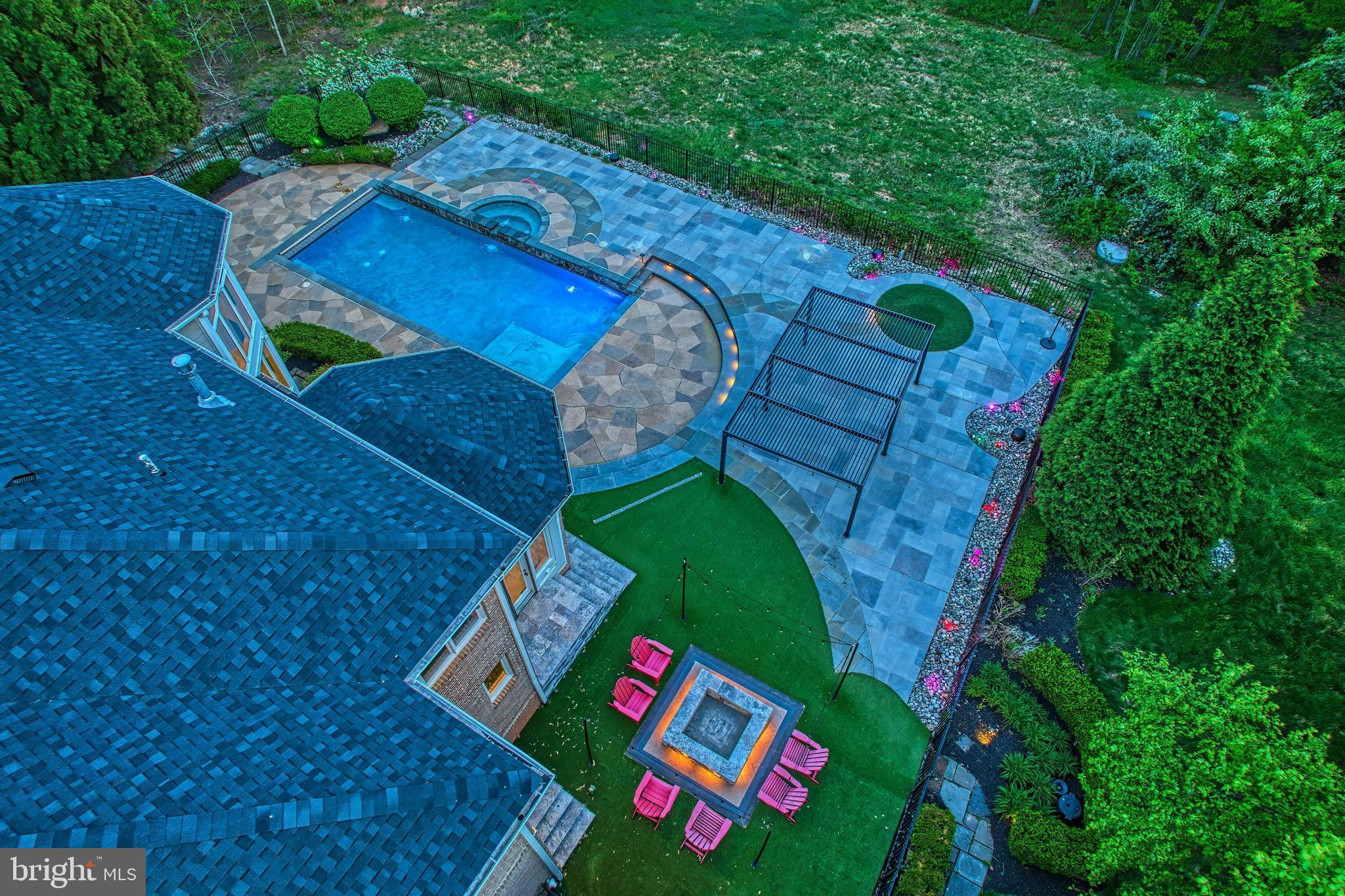 RED CEDAR WEST - Residential