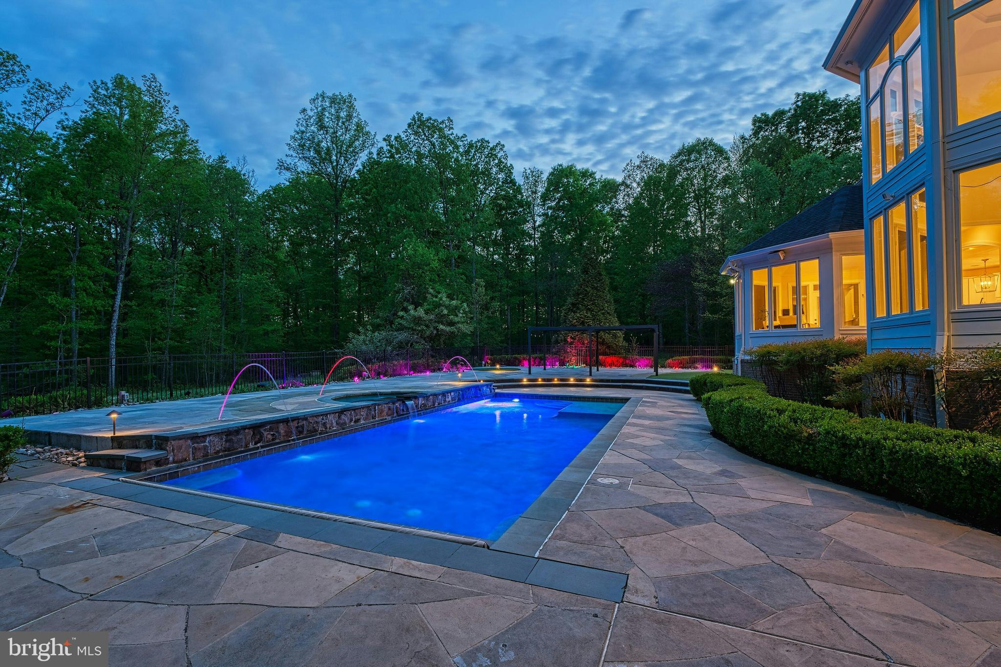 RED CEDAR WEST - Residential