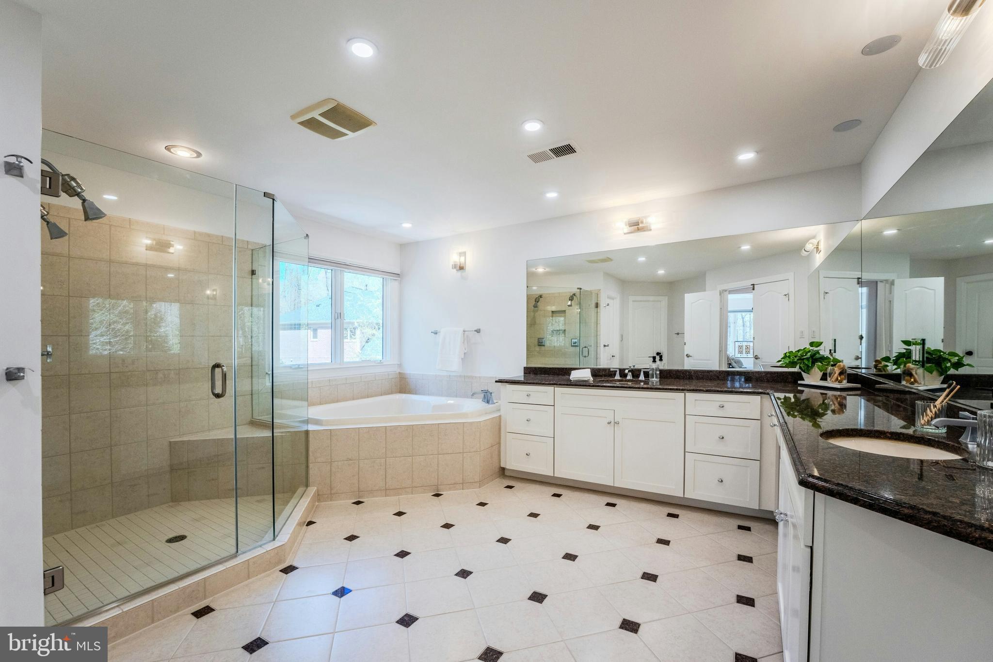 RED CEDAR WEST - Residential