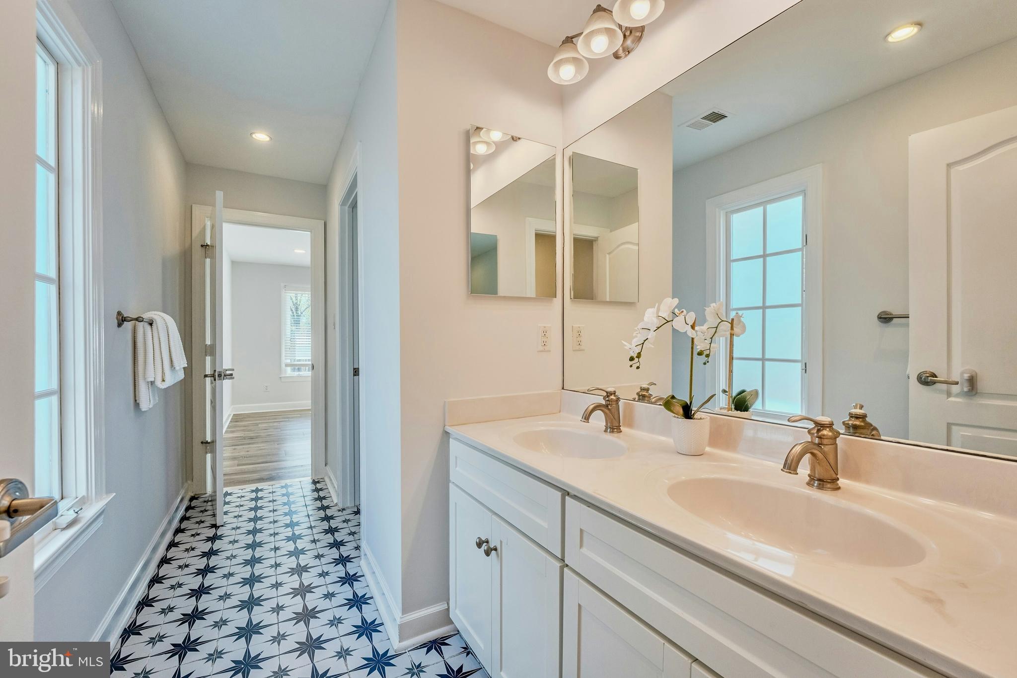 RED CEDAR WEST - Residential