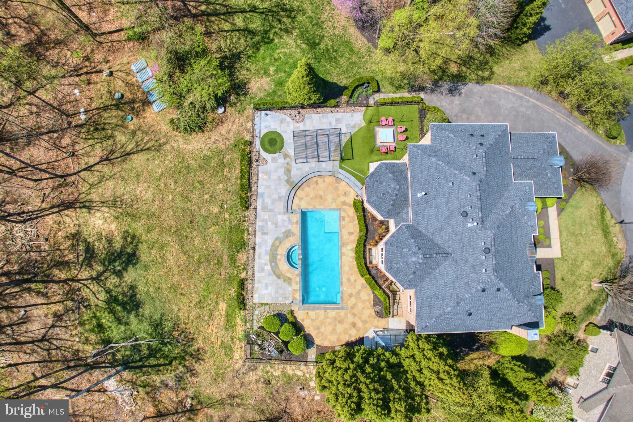 RED CEDAR WEST - Residential