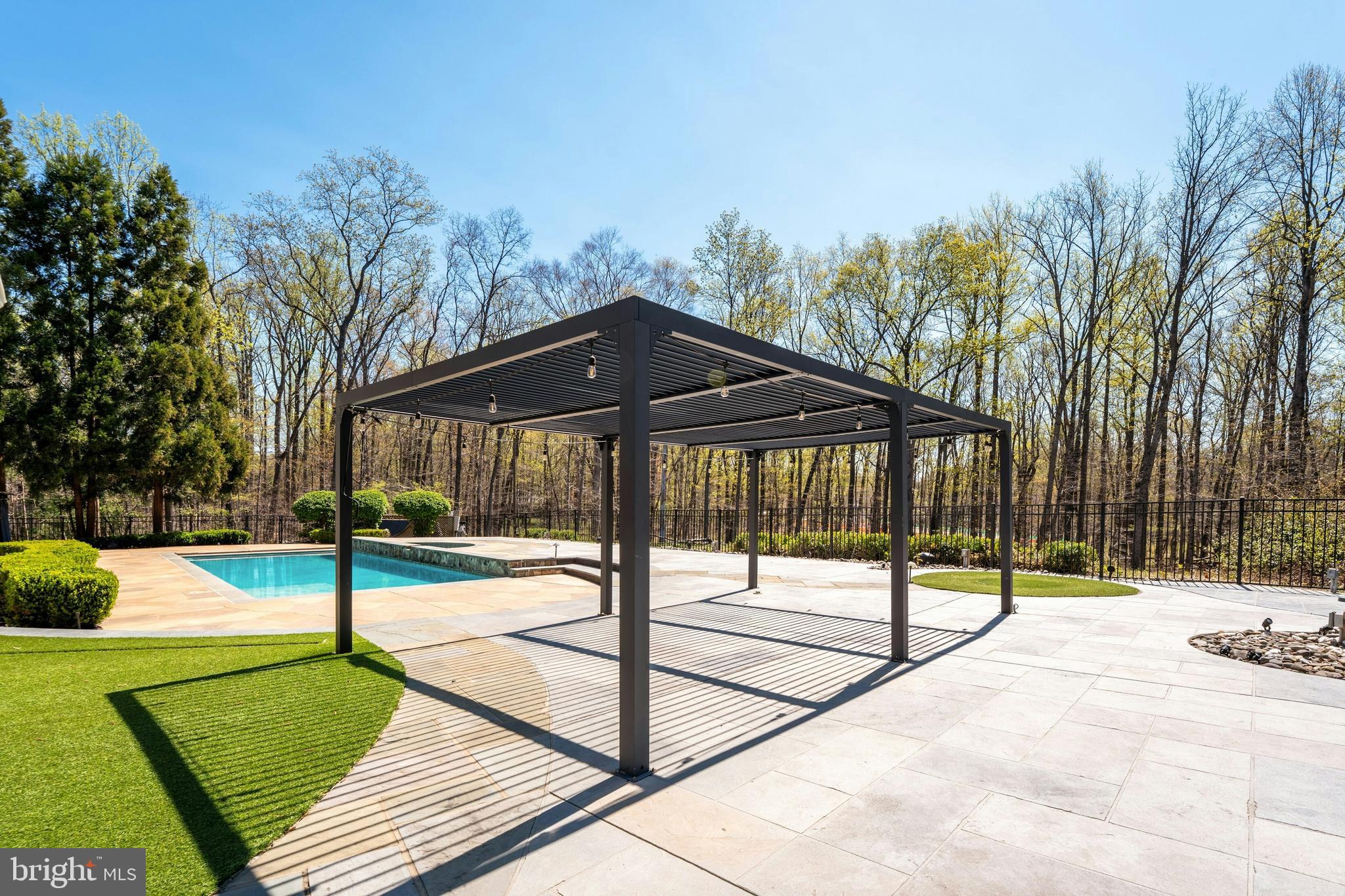 RED CEDAR WEST - Residential