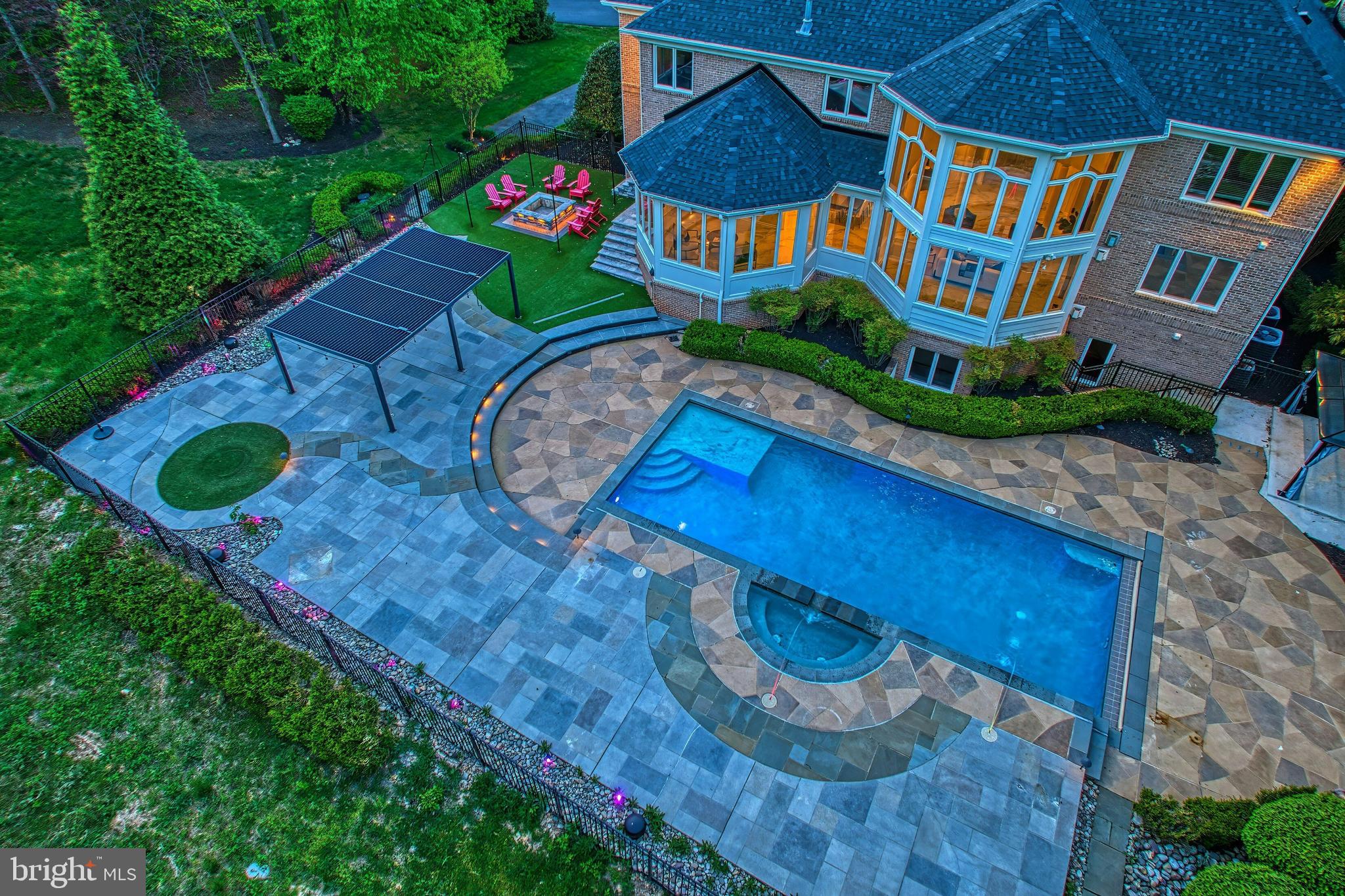 RED CEDAR WEST - Residential