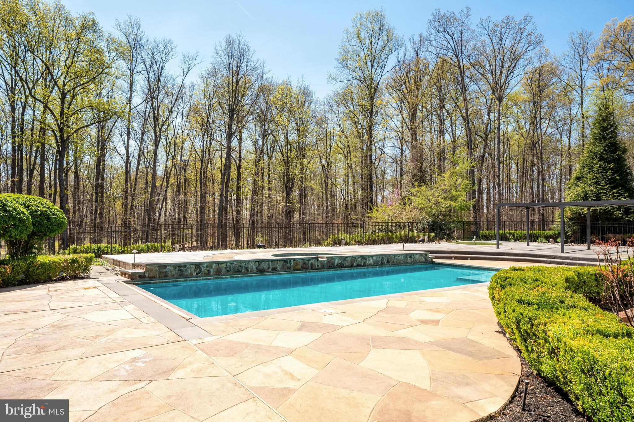 RED CEDAR WEST - Residential