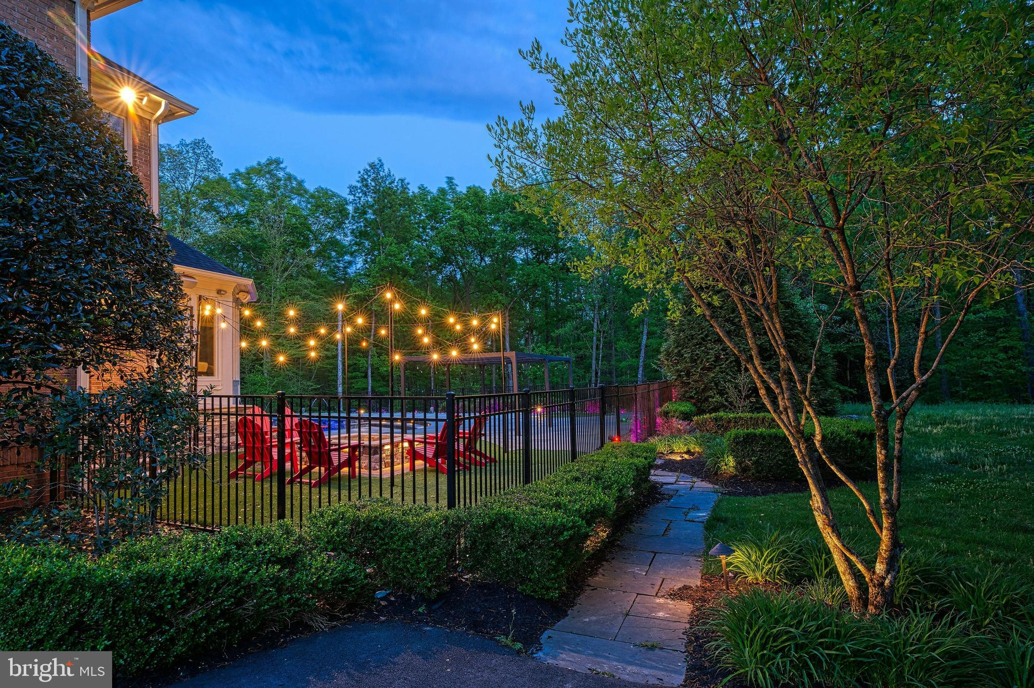 RED CEDAR WEST - Residential