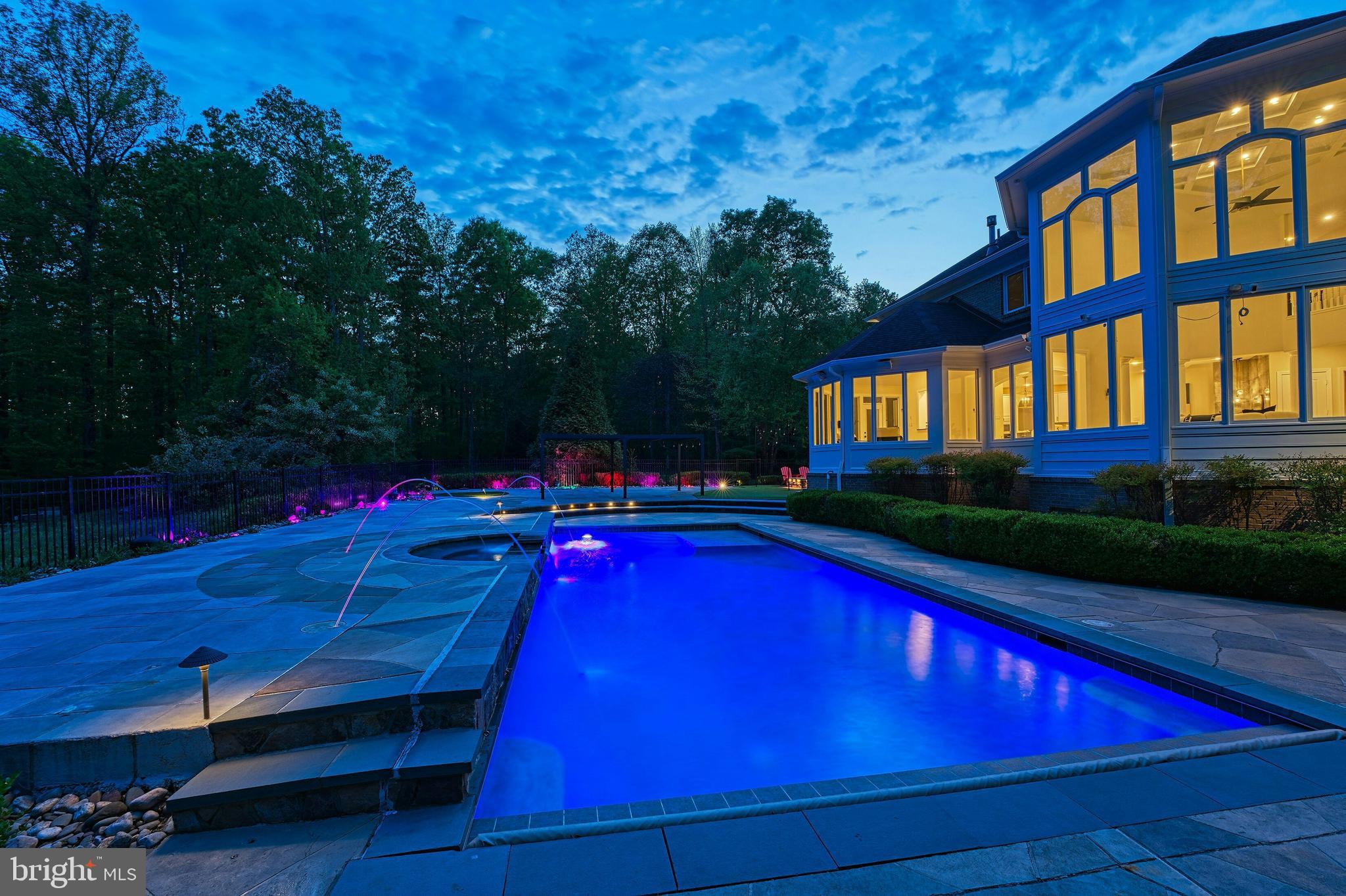 RED CEDAR WEST - Residential