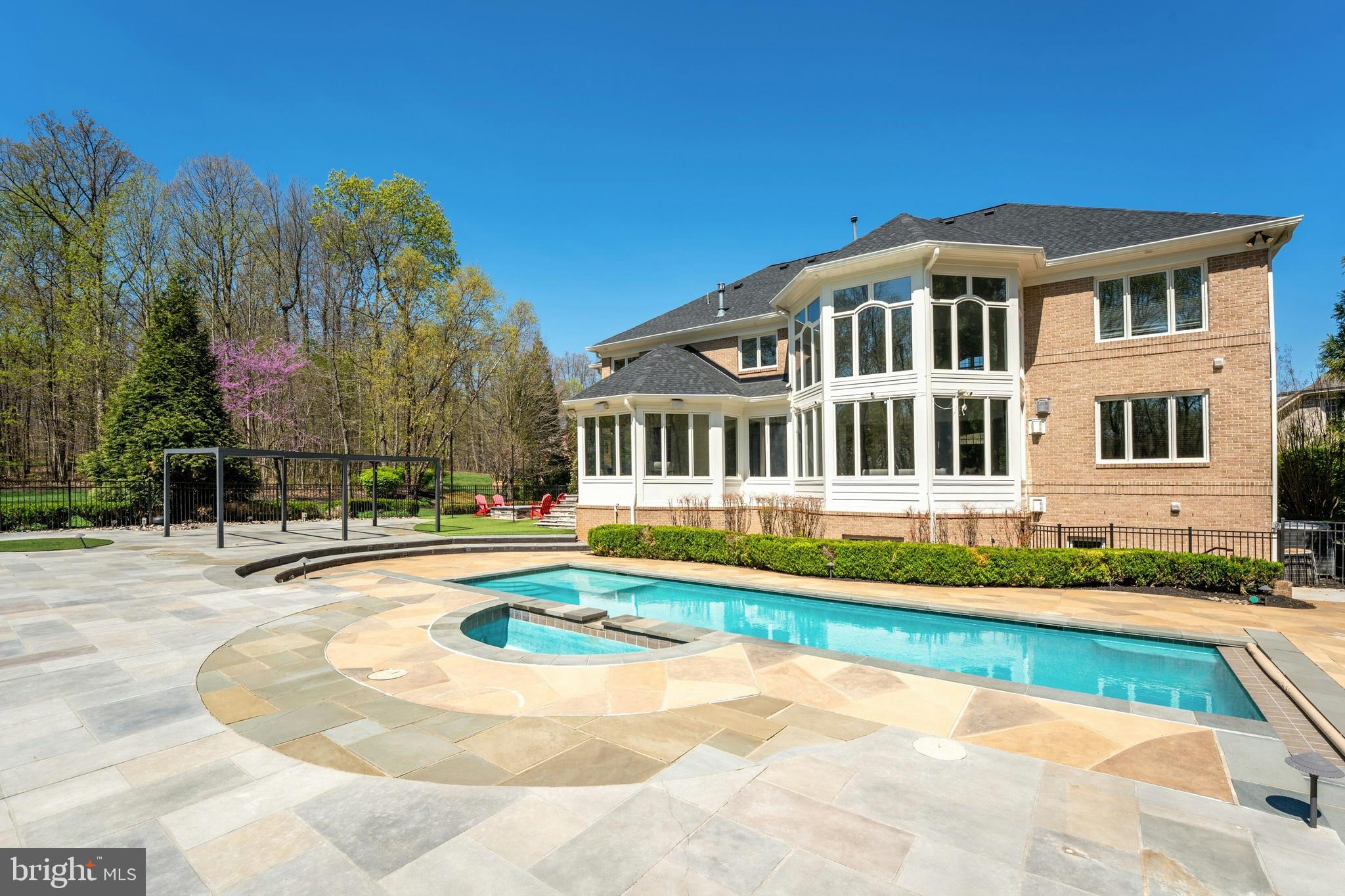 RED CEDAR WEST - Residential