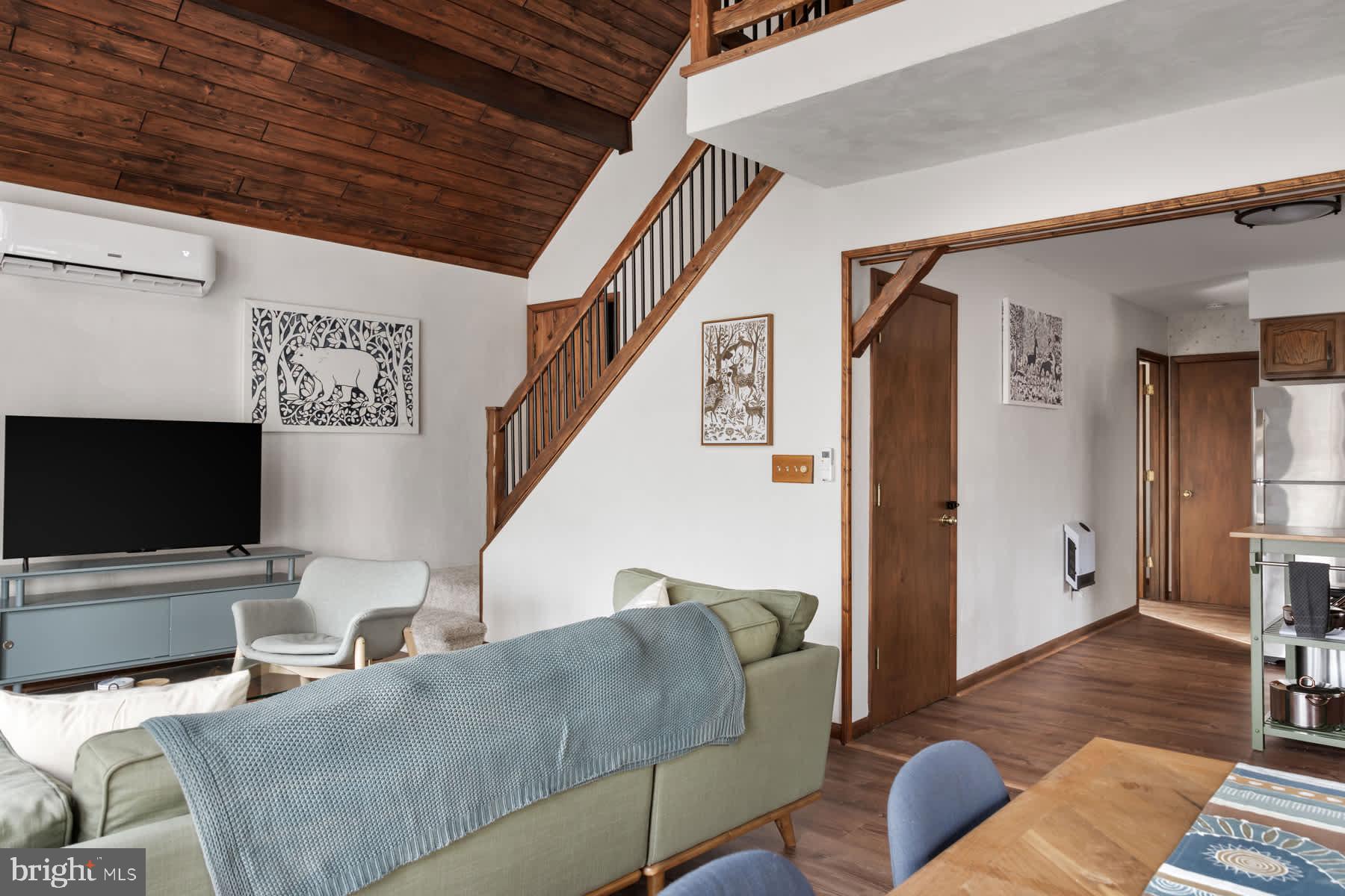 THUNDERBIRD HILLS - Residential