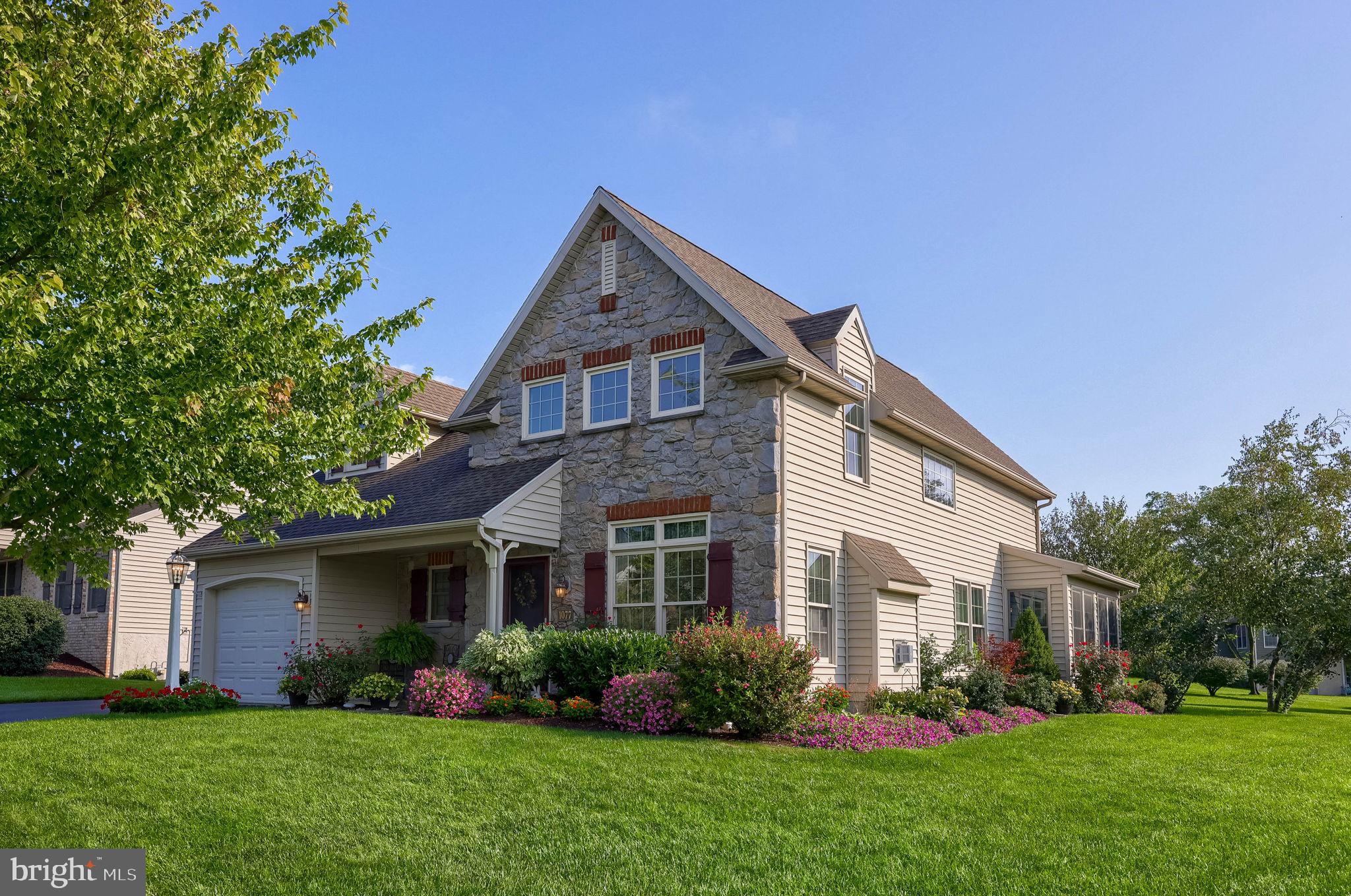 1077 CAMBRIDGE DRIVE