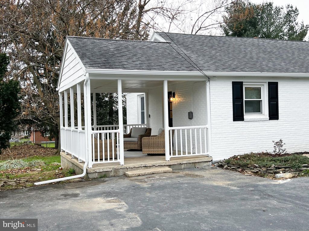 Photo of 314 Dahlia Road, Lancaster, PA 17602 (MLS # PALA2044408)