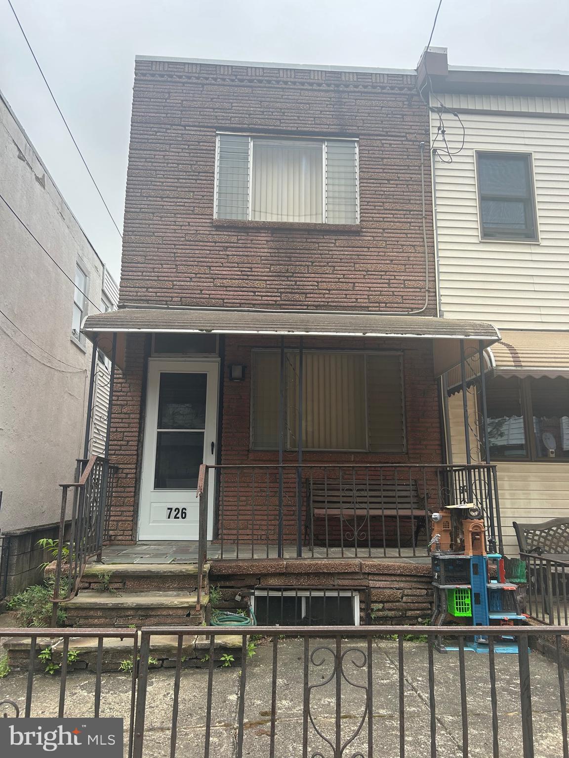 Awesome size home with tons of potential located in the Passyunk Square /Bok Neighborhood, location is key, be in the heart of everything that makes city life pop!! Right down the street from the famous Bok Bar with all its fabulous restaurants, cafes etc, also a short walk to East Passyunk Ave. restaurant renaissance, you can walk or bike anywhere in the city from this location.
This home is waiting for you to put your own personal touch on it, it has excellent space with 2 very spacious bedrooms, eat in kitchen, full living space and dining area, house needs renovation but still has an excellent starting point to refurbish and make it your own!! easy to show as well, come today and start your future.