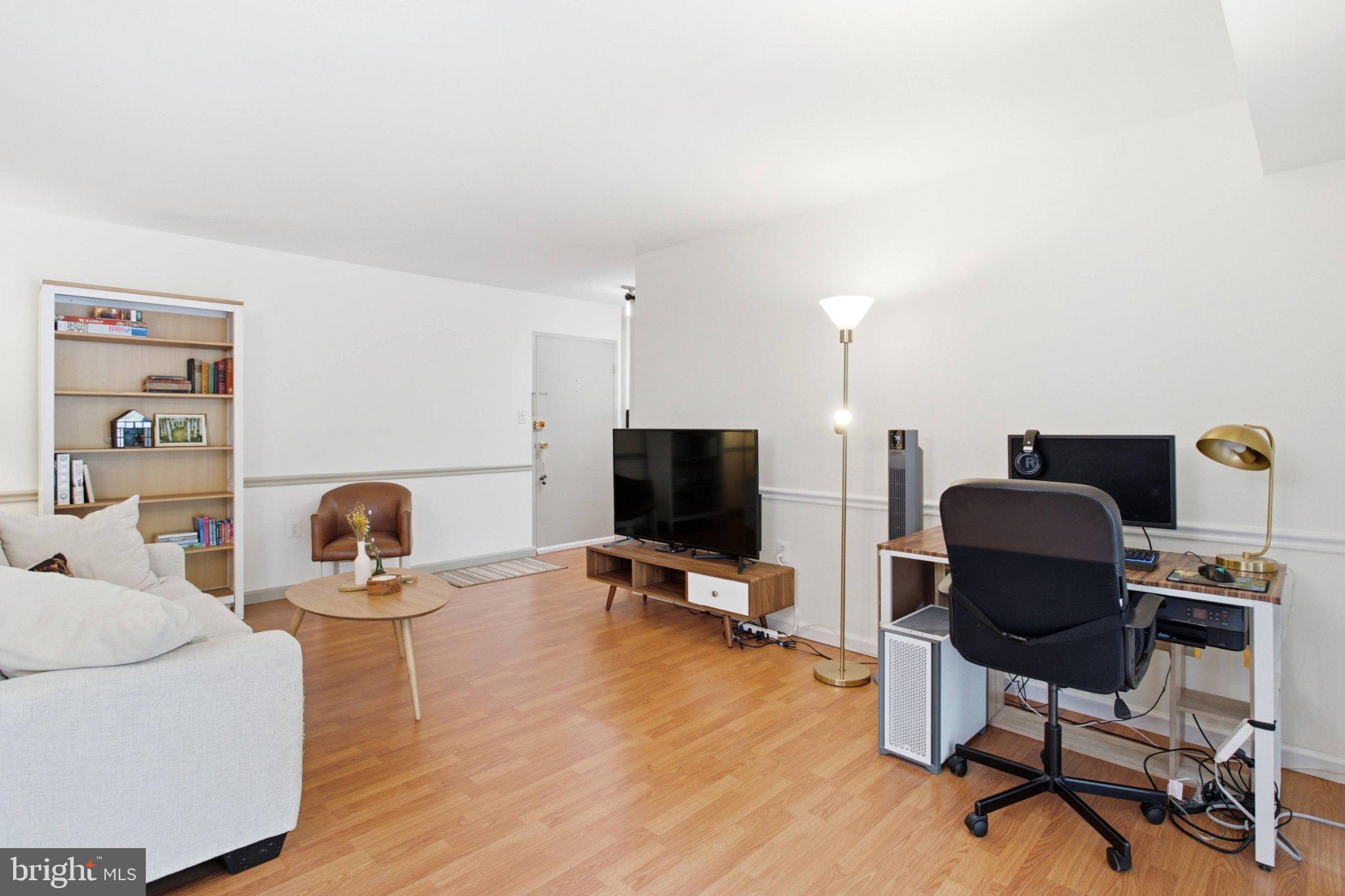 6135 LEESBURG PIKE 206
