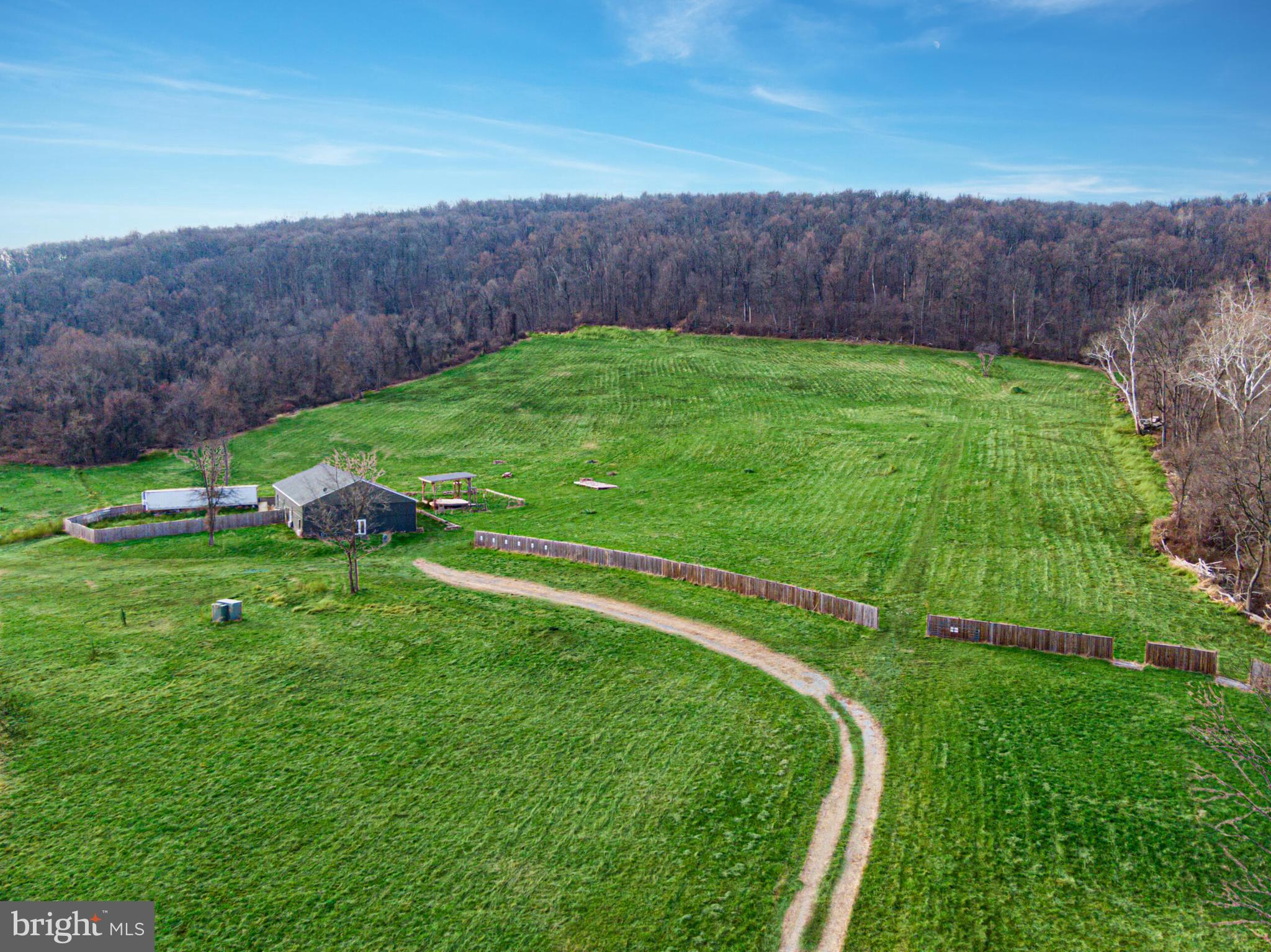 ROUND HILL - Commercial Sale