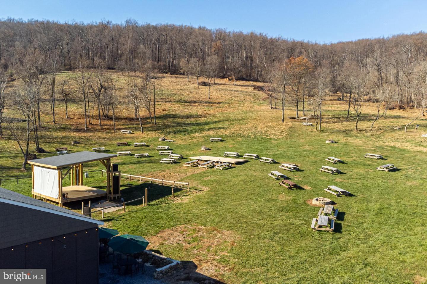 ROUND HILL - Commercial Sale