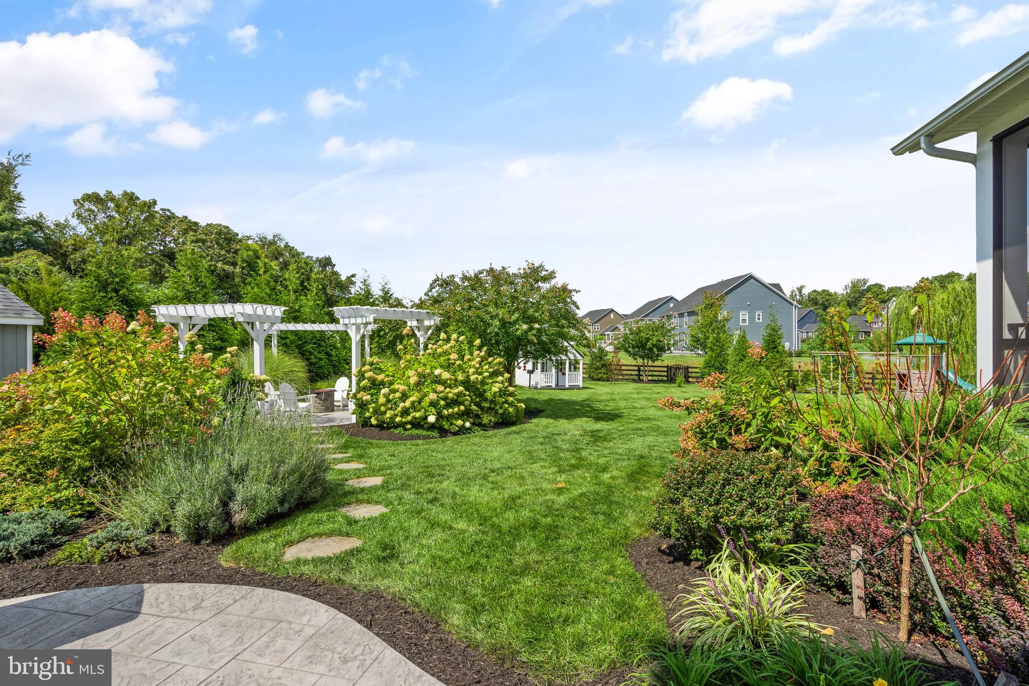 GREENS SOUTH AT WILLOWSF - Residential