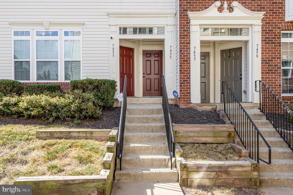 Photo of 7455 Brunson Circle, GAINESVILLE, VA 20155 (MLS # VAPW2106488)