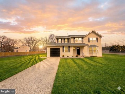 8 FRAMINGHAM ROAD EDGEWATER PARK TWP NJ 08010