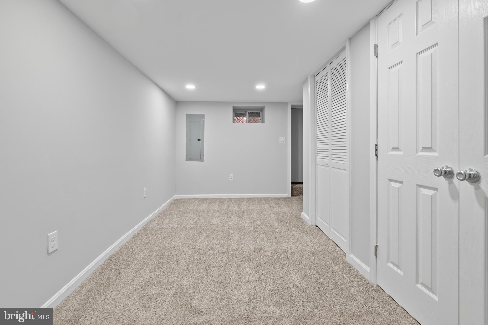 EVERGREEN LAWN - Residential