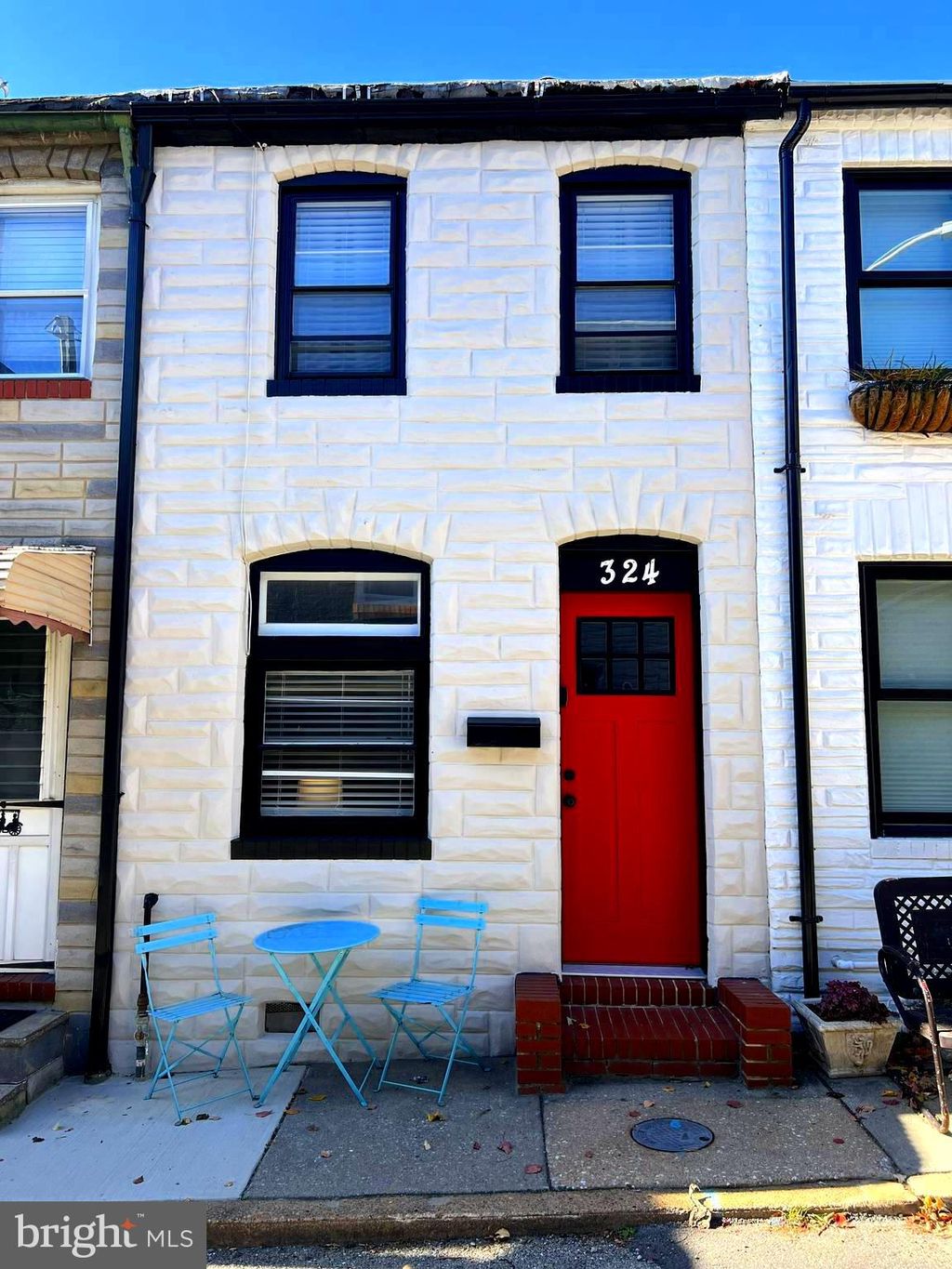 Photo of 324 S Castle Street, BALTIMORE, MD 21231 (MLS # MDBA2192162)
