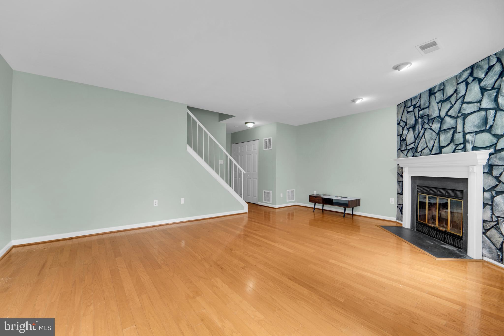 LAFAYETTE VILLAGE - Residential