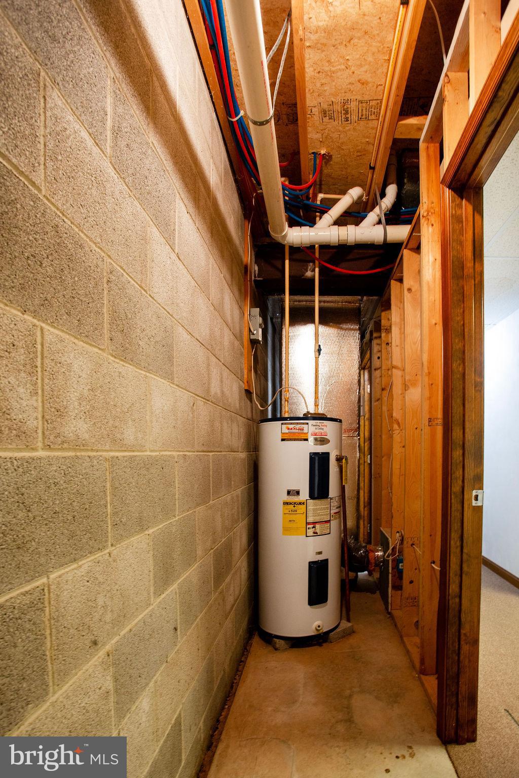 COLONIAL RIDGE - Residential