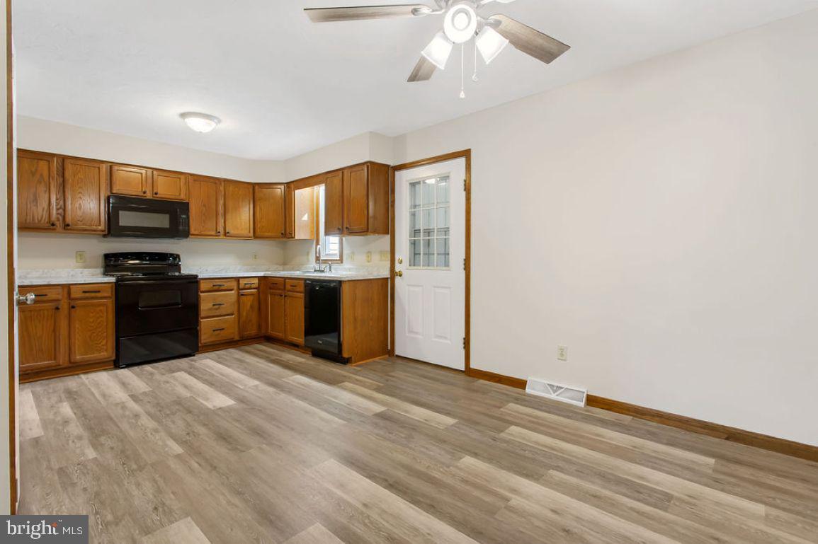 COLONIAL RIDGE - Residential