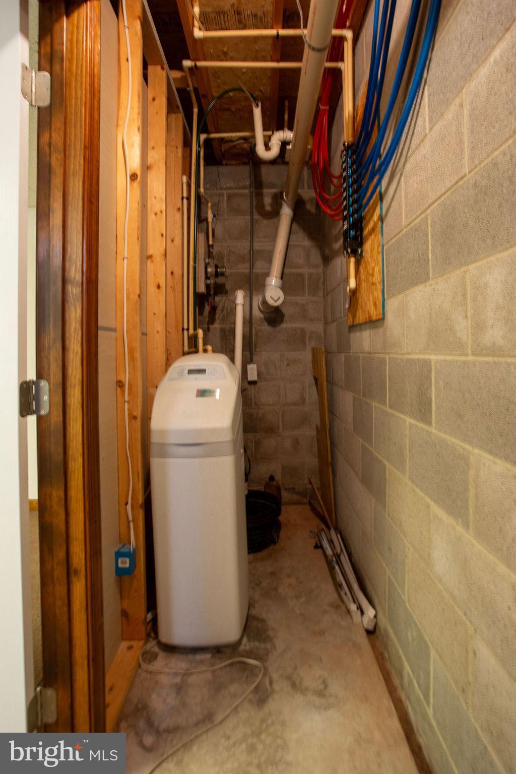 COLONIAL RIDGE - Residential