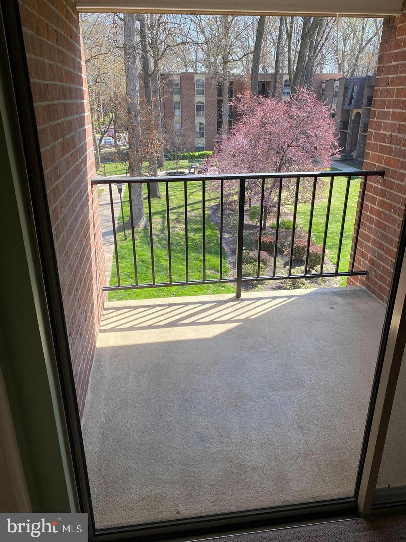 WOODBURN VILLAGE - Residential Lease