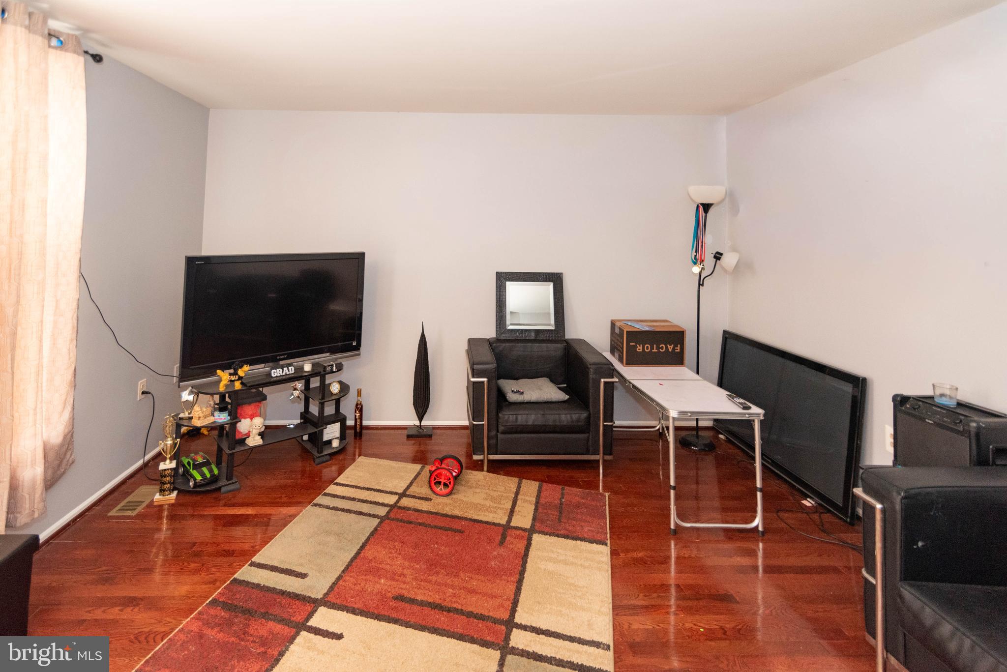 JOHNSTON SQUARE - Residential