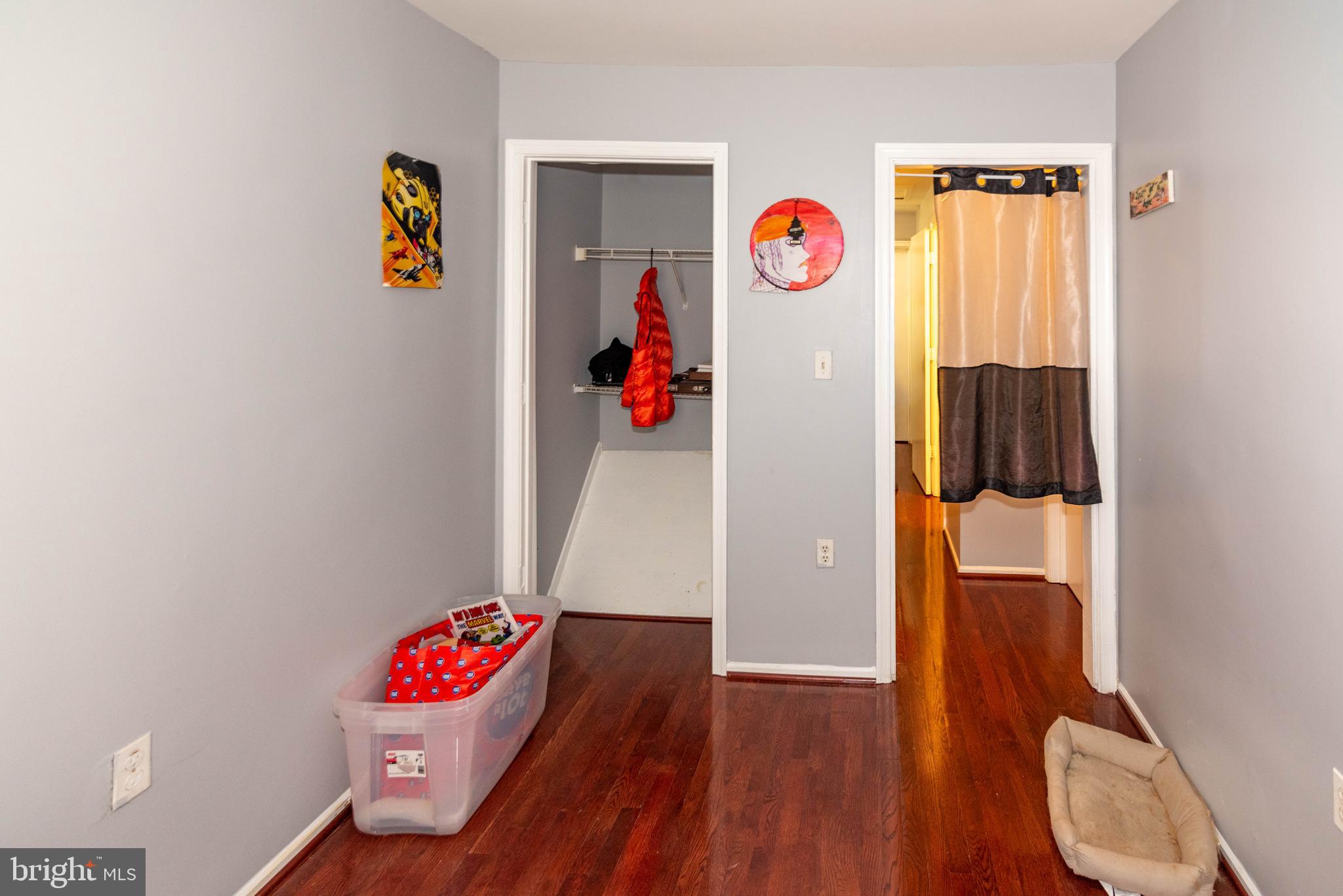 JOHNSTON SQUARE - Residential