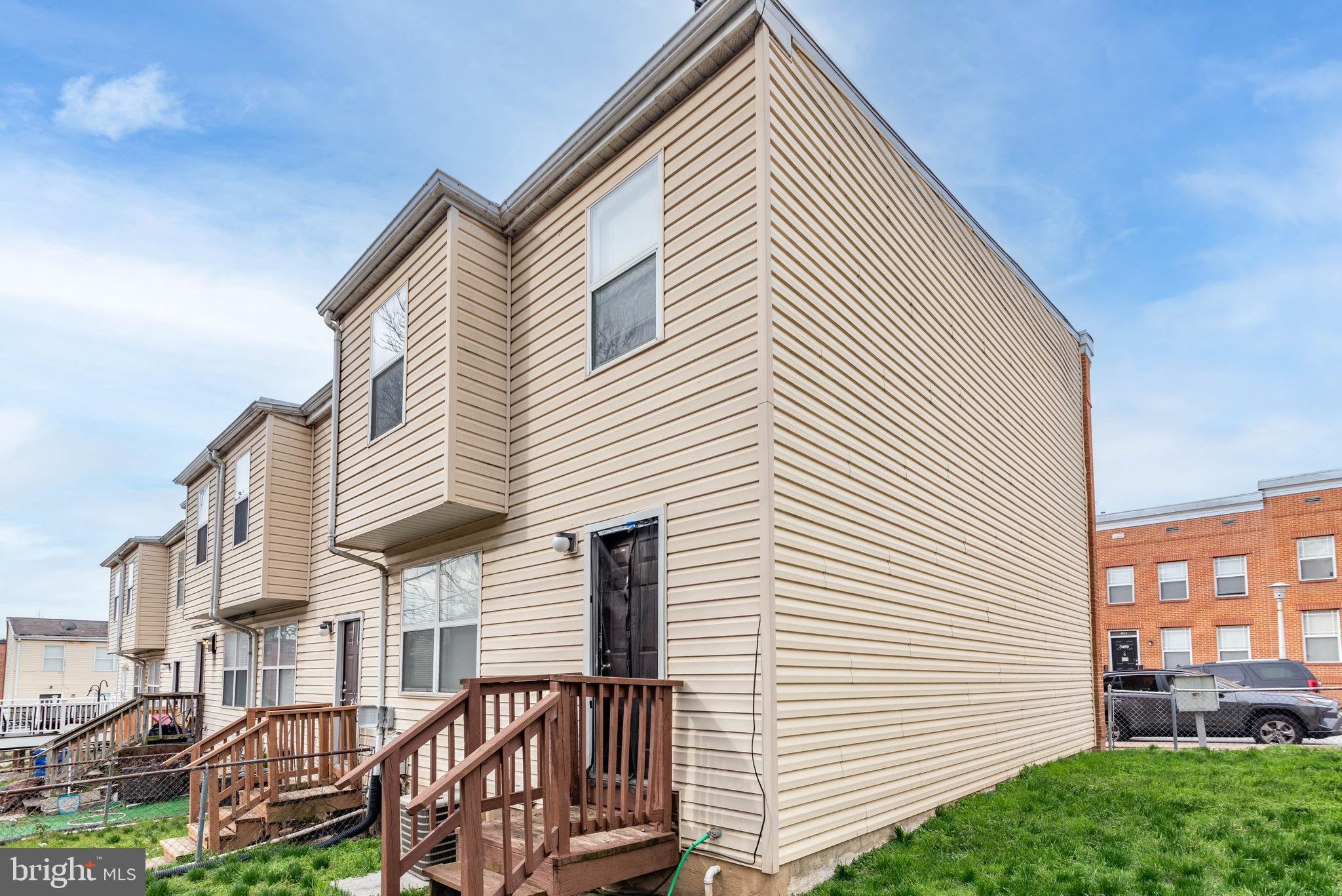 JOHNSTON SQUARE - Residential