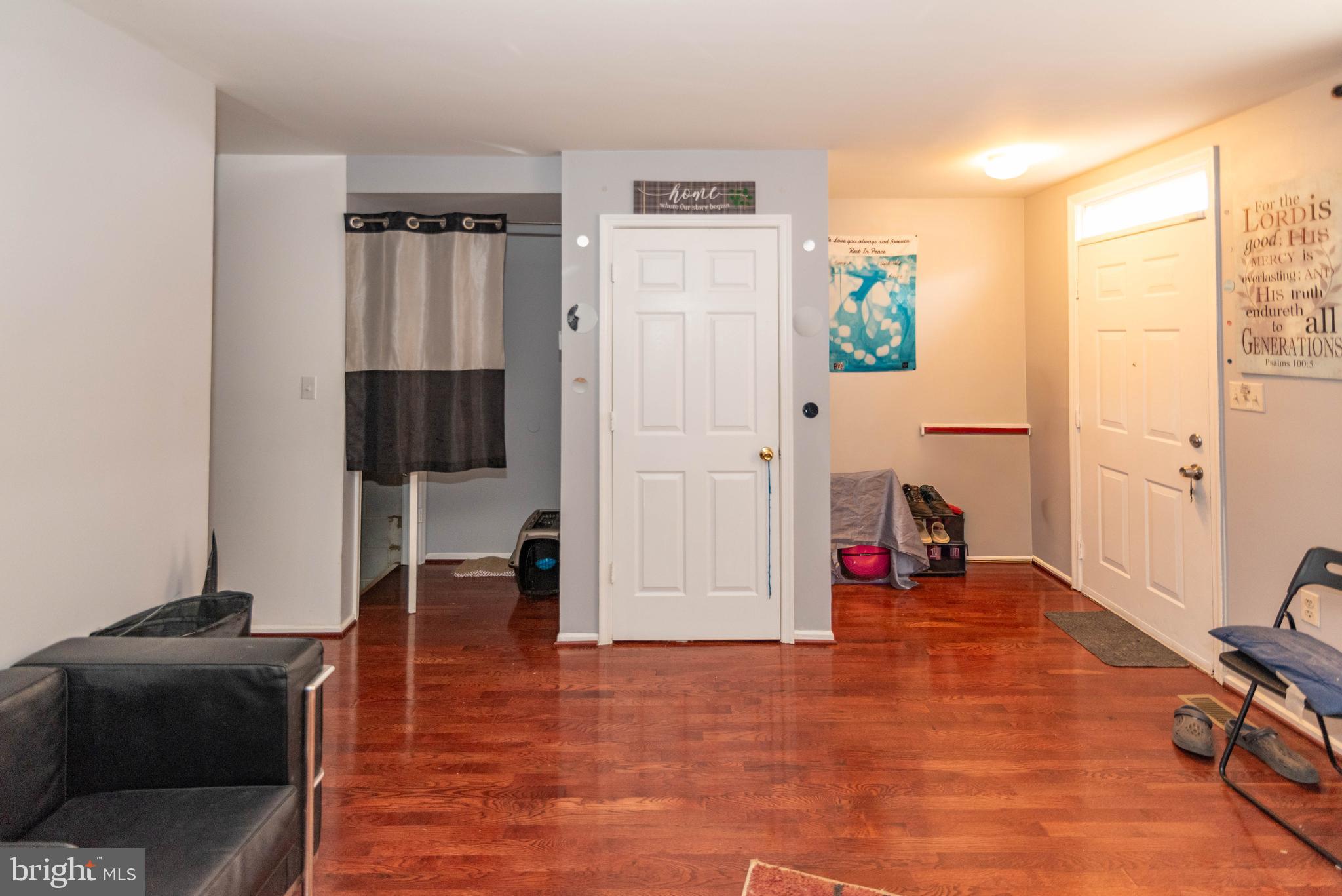 JOHNSTON SQUARE - Residential